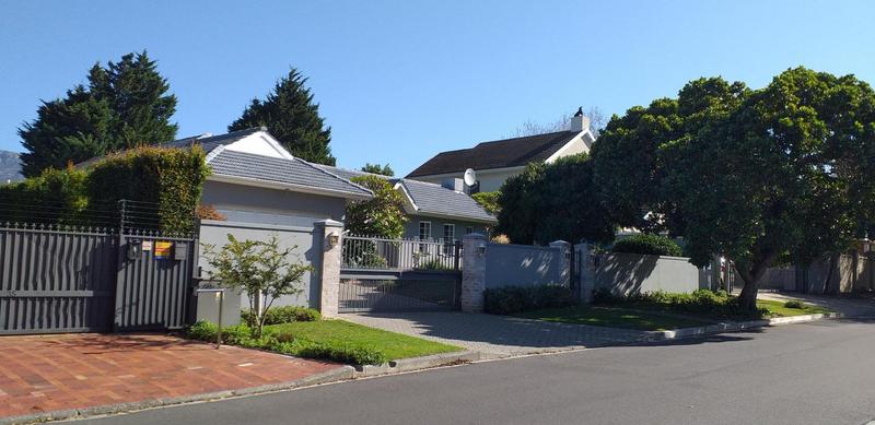To Let 4 Bedroom Property for Rent in Kreupelbosch Western Cape